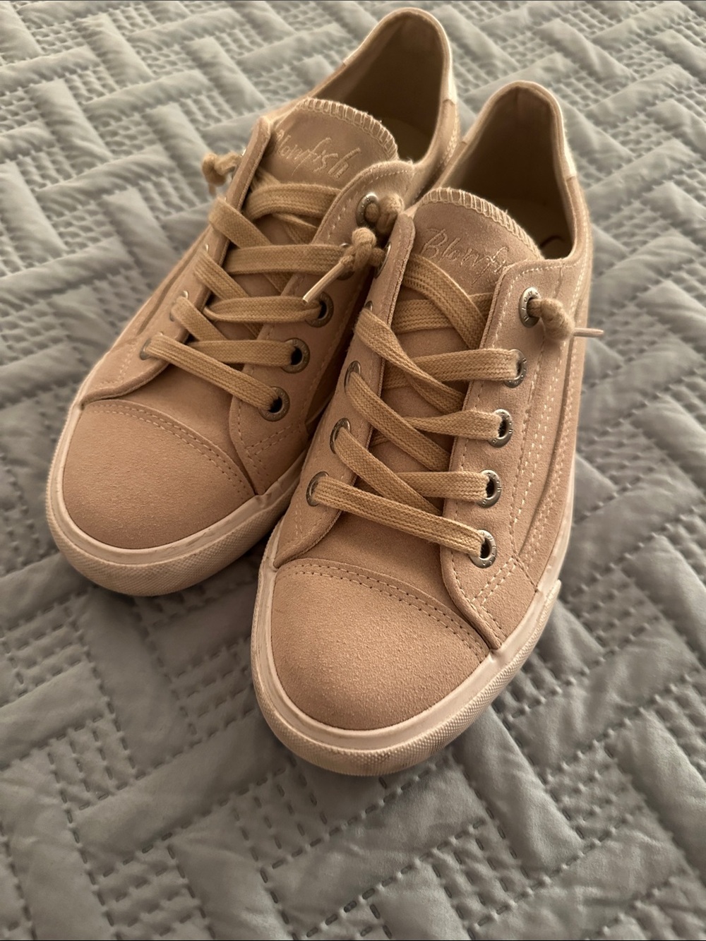 Blowfish Casual Low-Top Sneakers in Tan